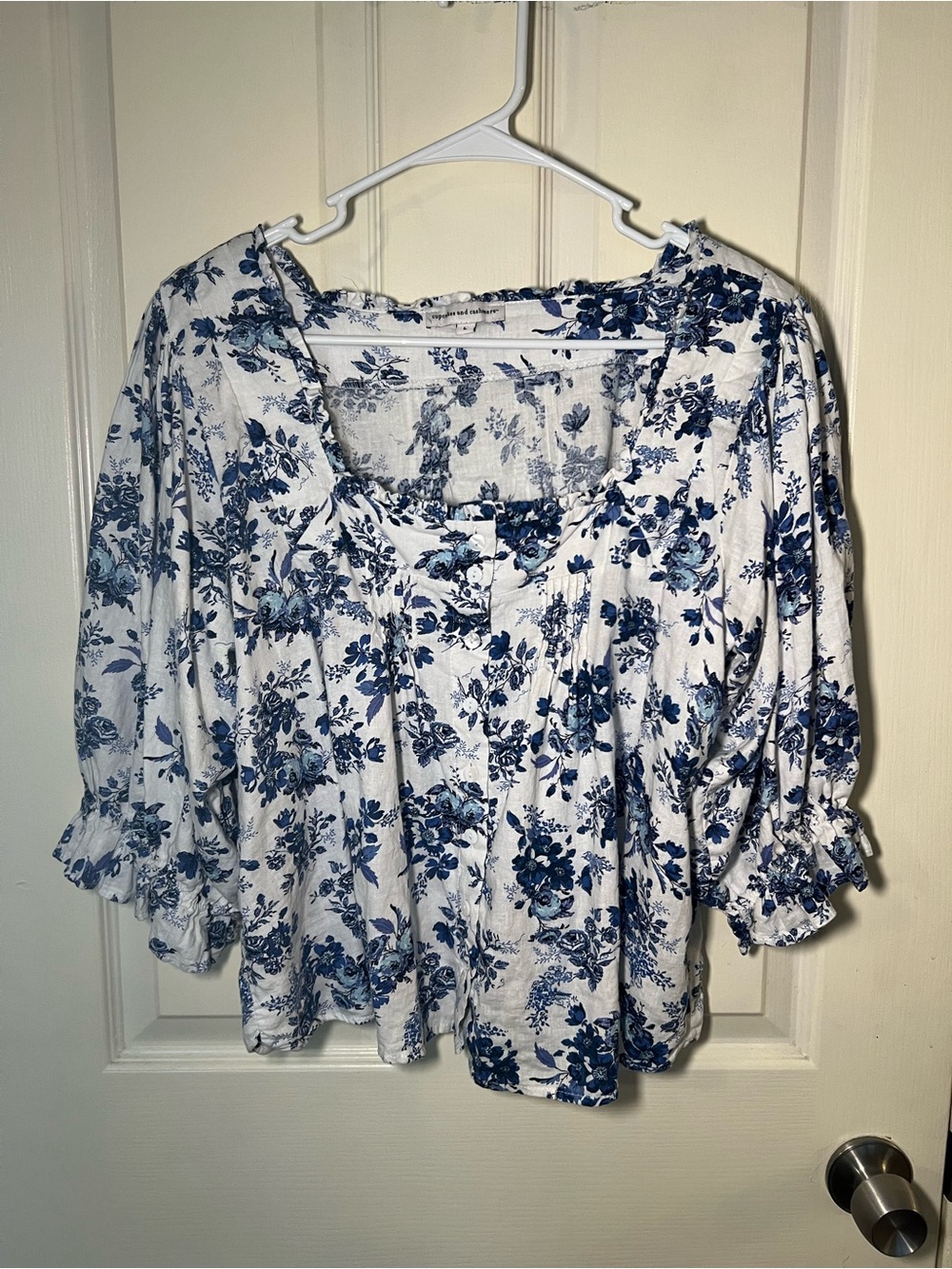 Cupcakes and Cashmere Linen Blend Blue Floral Peasant Blouse Size Large